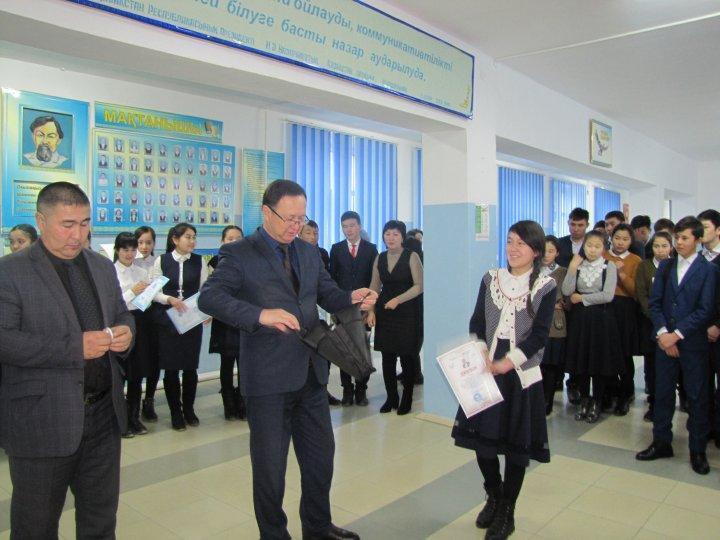 Облыстық «ІІІ Ш.Мұртаза оқулары»  байқауының жеңімпазы Әйтеке би атындағы орта мектептің 10 сынып оқушысы Аяжанова Аяулым Ақылбекқызы
