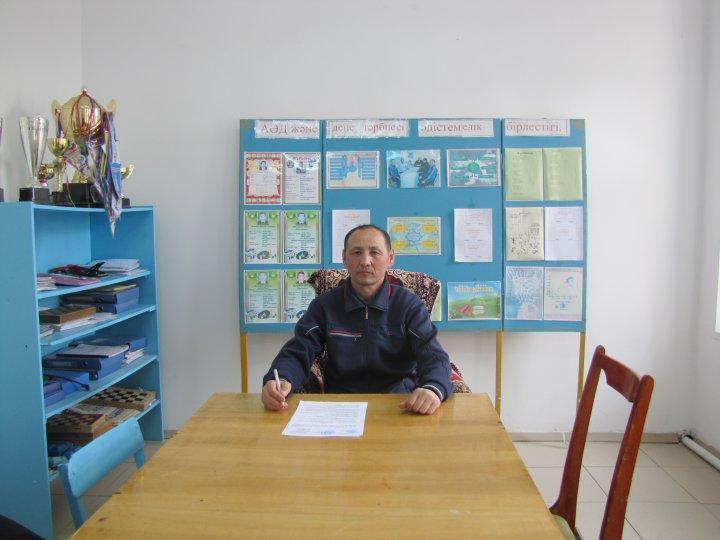 Спорт нұсқаушысы Ж. Ахметов  