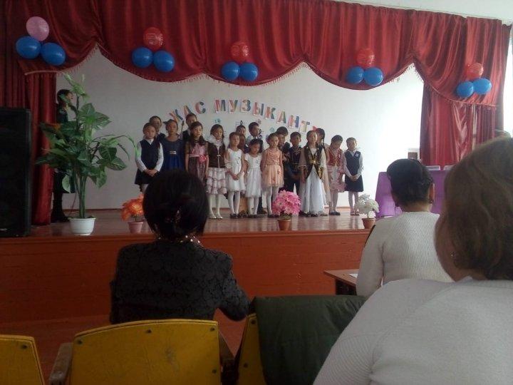 Мектебімізде "Жас музыкант" байқауы болып өтті