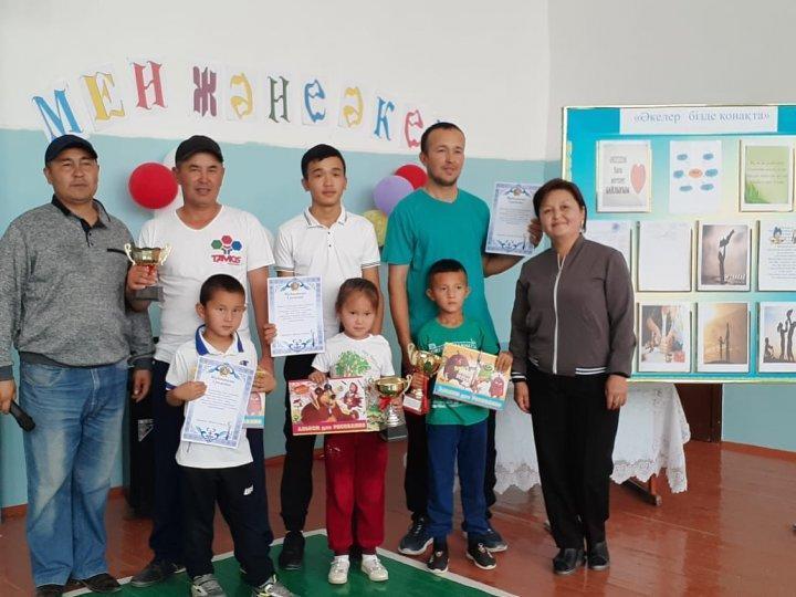 «ӘКЕЛЕР БІЗДЕ ҚОНАҚТА» тақырыбындағы онкүндікте «МЕН ЖӘНЕ ӘКЕМ» атты отбасылық спорттық сайыс өткізілді.
