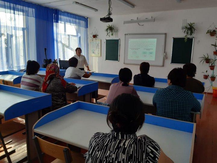       Қазан айының 9- ы күні мектеп директорының бағдарлы оқыту жөніндегі орынбасары Г. Амзееваның ұйымдастыруымен  11 - сынып оқушыларының ата - анал