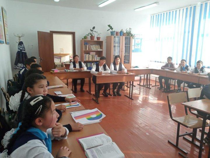 Орыс тілі мен әдебиеті пәні мұғалімі Т. Стыбаеваның 7  сыныптар арасында  "Великий могучий русский язык" атты сыныптан тыс сабақ өтті.