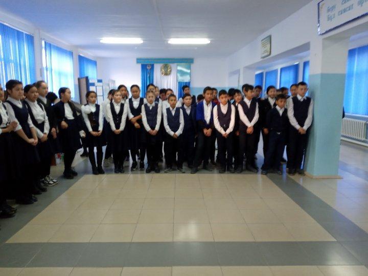 Әйтеке би атындағы орта мектепте өткізілген Республикалық пән олимпиадасының І кезеңінің (мектепішілік) жүлдегерлерін марапаттау. 