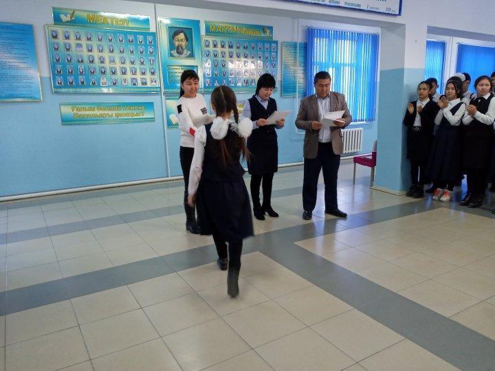 Әйтеке би атындағы орта мектепте өткізілген Республикалық пән олимпиадасының І кезеңінің (мектепішілік) жүлдегерлерін марапаттау. 
