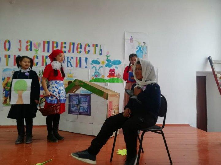  «Лингвист» әдістемелік  бірлестігінде сыныптан  тыс  жұмыстар, түрлі  іс-шаралары  жоспар бойынша өтілді