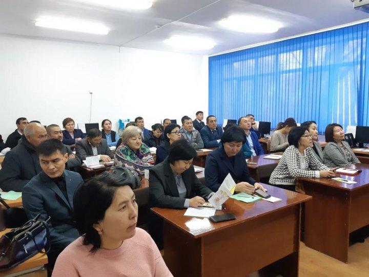 Әйтеке би атындағы орта мектебі директорының  оқу ісі жөніндегі орынбасары М. Оспанова"Критериалды бағалаудың тиімділігі" тақырыбында дәріс оқыды.  