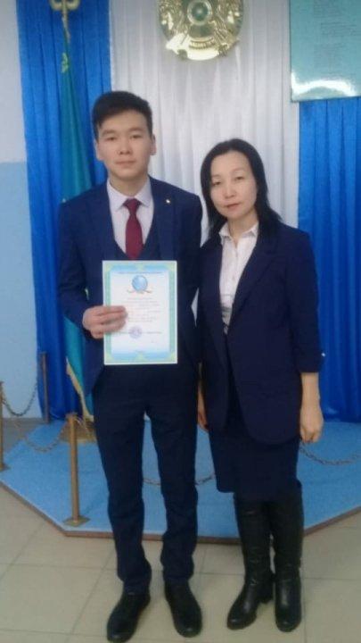 Әйтеке би атындағы орта мектебінің 10 сынып оқушысы Назарбаев Нұрсұлтан оқушылар арасында пән олимпиадасының ІІІ кезеңіне қатысып, АЛҒЫС ХАТ пен оралд
