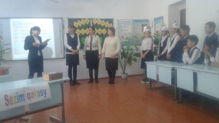  Әйтеке би атындағы орта мектепте 29 қаңтар күні тәрбие орталығының ұйымдастыруымен «Үздік сынып жетекші-2020» байқауы болып өтті.