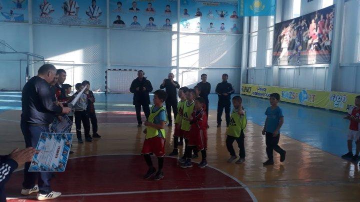 Абай Құнанбаевтың 175 жылдығына арналған 2009 жылы туылған жасөспірімдер арасында футзалдан өткен аудандық жарыста жүлделі 2 орын иеленді  Әйтеке би к