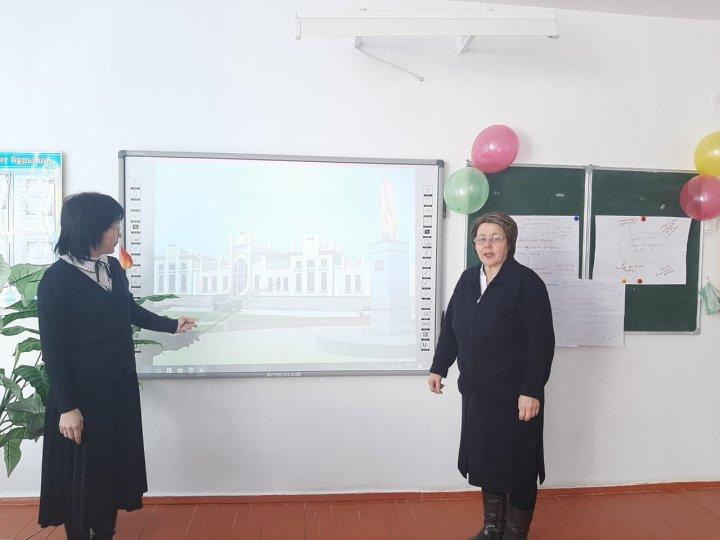  "Педагогтардың  кəсіби  шеберлігі мен  құзіреттілігін қалыптастыру  əдістемелік жұмысты  ұйымдастырудың басты шарты" тақырыбында  семинар  өтілді. 