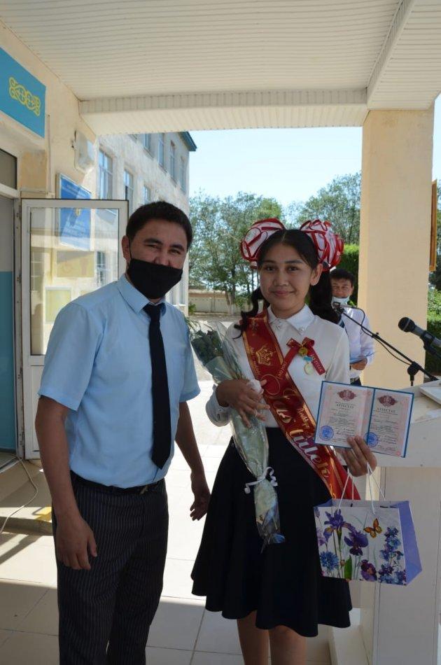 Әйтеке би атындағы орта мектептің үздік оқушысы Берікқызы Гүлбану 2019-2020 оқу жылында «Алтын  белгі» иегері атанды.