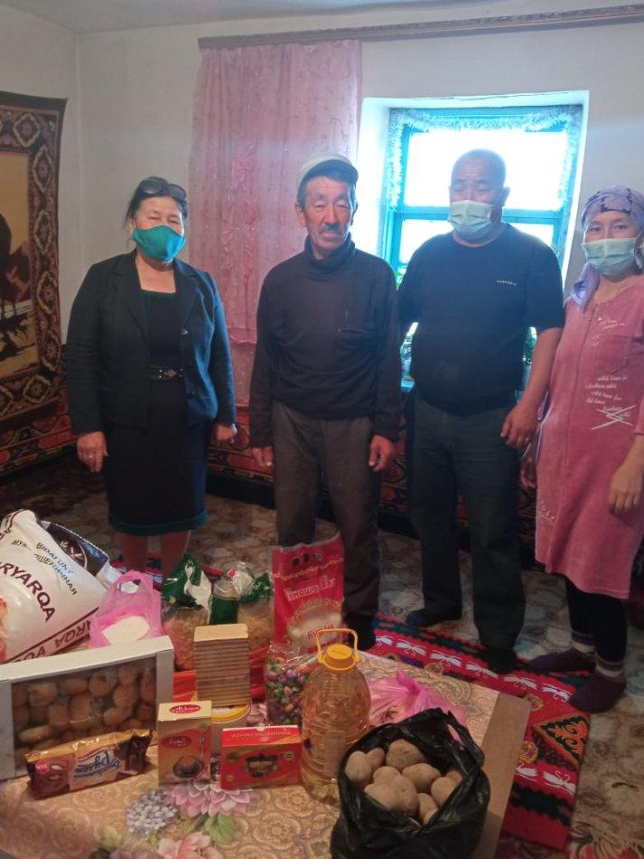 Әйтеке би атындағы орта мектепте мектептің алғашқы әскери дайындық пәні мұғалімі Шалабаев Аралбай Отан қорғаушы және Ұлы Жеңіс күні мерекелері қарсаңында көпбалалы отбасының отағасы Қойшыбаев Бүгелбайды  қос мерекесімен құттықтады.