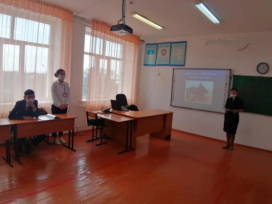 Мектепте 30 қыркүйек күні 10-11 сынып оқушылары арасында "Қазақ тілінің мәртебесі өз дәрежесінде ме?" Тақырыбында дебат сайысы болып өтті.